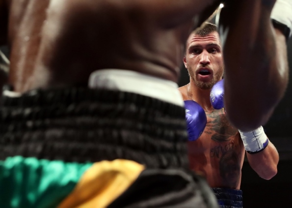 LOMACHENKO_WALTERS_FIGHTACTION3 (720x512)