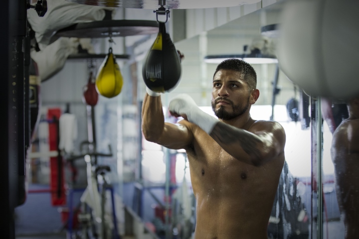 abner-mares (3)
