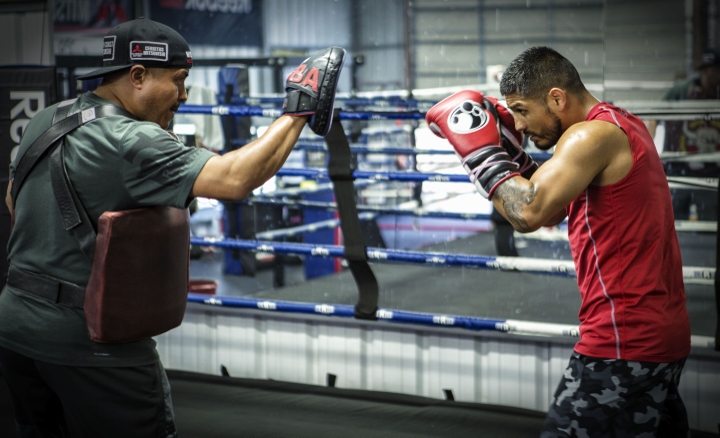 abner-mares (6)