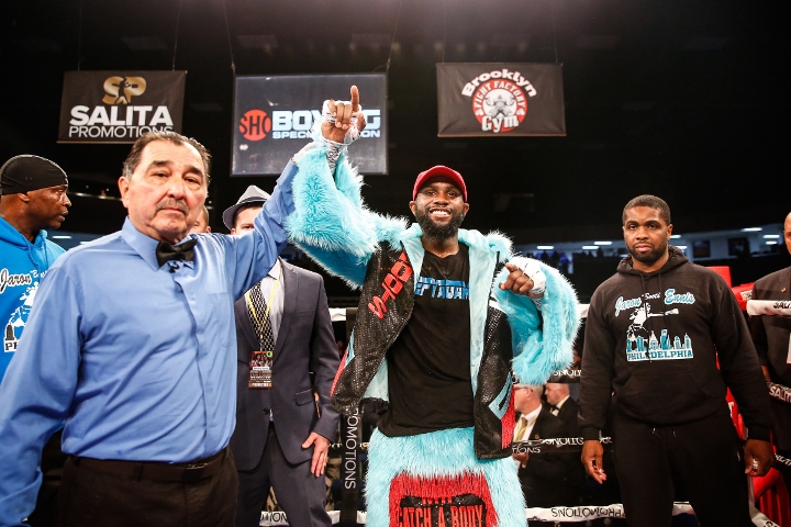 Watch: Philly Phanatic knocks out a fan with a monster jab; professional  boxer Jaron Ennis approves