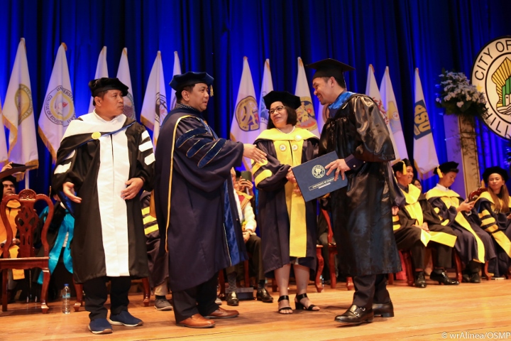 manny-pacquiao-graduation (6)