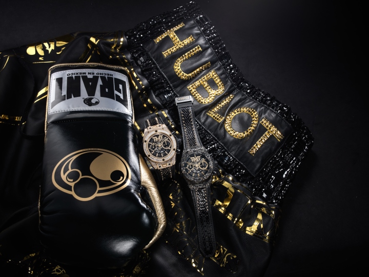 Floyd Mayweather Wears Hublot Logo During Pacquiao Fight | aBlogtoWatch |  Watches for men, Cool watches, Floyd mayweather