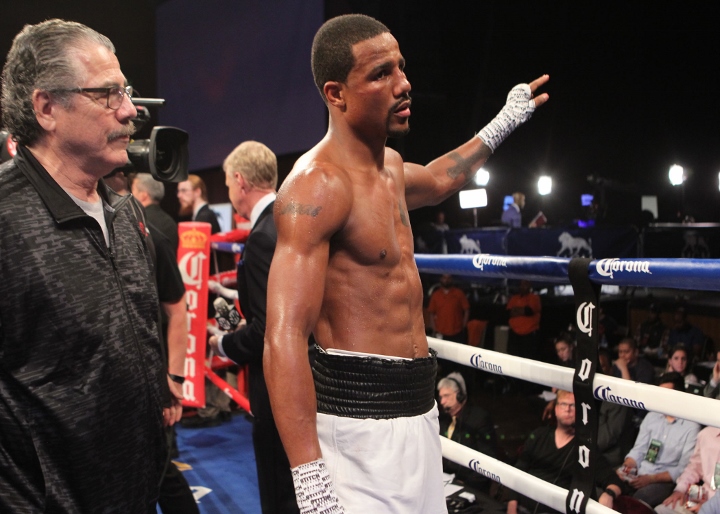 uzcategui-dirrell-fight (29)