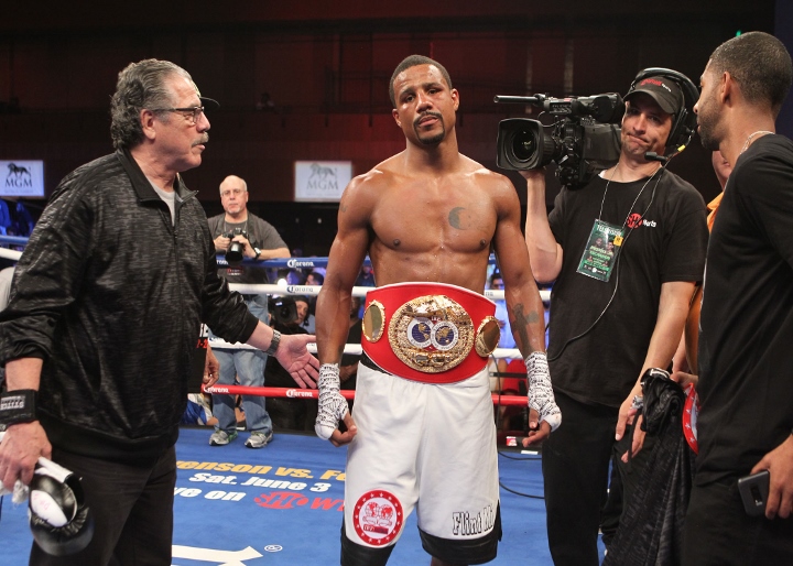 uzcategui-dirrell-fight (31)