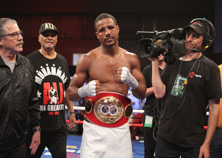 uzcategui-dirrell-fight (32)